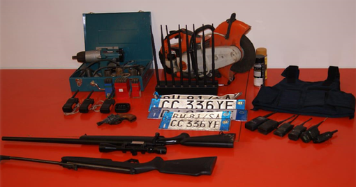 Rubavano Caterpillar nei cantieri del basso Piemonte: di nuovo nei guai due uomini di Racconigi Rubavano Caterpillar nei cantieri del basso Piemonte: di nuovo nei guai due uomini di Racconigi