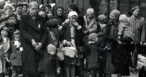 Giornata della Memoria: “L'antidemocrazia sta divampando e siamo in mano a governi di una pochezza miserevole”