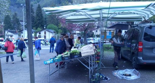Protestano gli ambulanti di Limone: “Se restiamo in quella piazza il mercato muore” Protestano gli ambulanti di Limone: “Se restiamo in quella piazza il mercato muore”