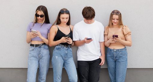 "La patente per lo smartphone": ad Alba una serata informativa sul rapporto tra adolescenti e tecnologie digitali