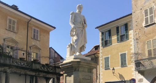 La statua restaurata e senza impalcatura