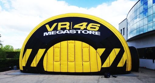 Il megastore VR46 gonfiabile di Valentino Rossi è made in Cuneo