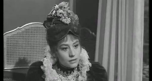 Nelle foto le scene girate da Arione in Piazza Galimberti e dal balconcino sotto Casa Delfino