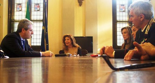 Tre momenti della cerimonia della firma, questa mattina, in Prefettura (copyright targatocn)