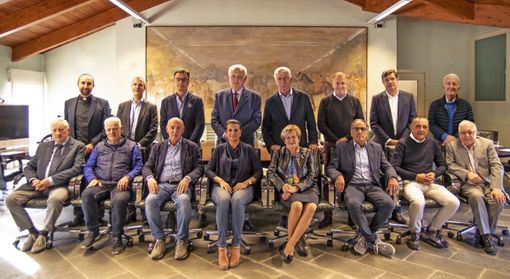I venti componenti l'Organo di indirizzo della Fondazione CRSaluzzo:Silvio Allamandi, Enzo Beltramone, Lidia Botta, Giacomo Cacciolatto,Mario civalleri; Paolo Colombero, Mario Dotto, Romano Ficetti, Don Marco Gallo, Giovanna Giolitti, Giovanna Manna, Antonio Marenco, Luca Martin, Alessandro Pairone, Maurizio Peirano, Riccardo Rosatello, Bruno Sacchi, Pierino Sassone, Giovanni Sola, Giuseppe Vai I venti componenti l'Organo di indirizzo della Fondazione CRSaluzzo:Silvio Allamandi, Enzo Beltramone, Lidia Botta, Giacomo Cacciolatto,Mario civalleri; Paolo Colombero, Mario Dotto, Romano Ficetti, Don Marco Gallo, Giovanna Giolitti, Giovanna Manna, Antonio Marenco, Luca Martin, Alessandro Pairone, Maurizio Peirano, Riccardo Rosatello, Bruno Sacchi, Pierino Sassone, Giovanni Sola, Giuseppe Vai