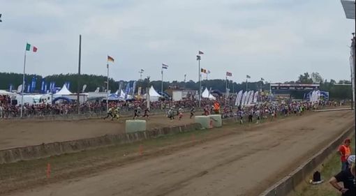 La spettacolare partenza tipo "Le Mans"