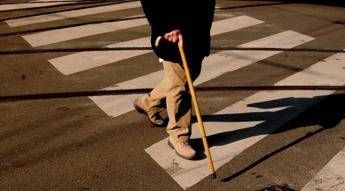 Il 20% degli over 65 cade almeno una volta l'anno, una scarpa intelligente può evitarlo Il 20% degli over 65 cade almeno una volta l'anno, una scarpa intelligente può evitarlo