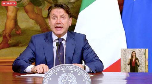 Coronavirus, ecco il Decreto Rilancio. Conte: "Testo da 55 miliardi, come due manovre economiche. Tagli alle tasse per 4 miliardi"