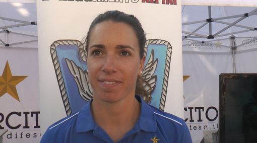 Selfie e autografi per tutti, il lungo sabato di Marta Bassino alla Fausto Coppi: "Bello vedere tanta gente ad un evento sportivo" (VIDEO)