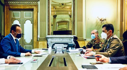 Il direttore Asl Massimo Veglio di fronte all'ex San Lazzaro, ora Casa della Salute (Ph. Barbara Guazzone)