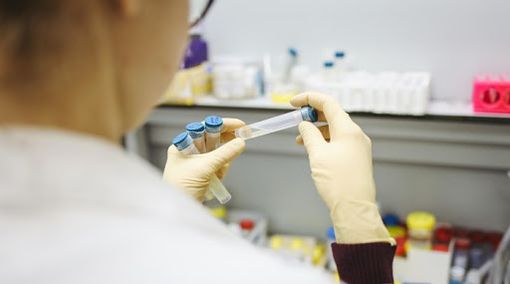 Covid, salgono i ricoveri, ma un anno fa la situazione era decisamente più drammatica