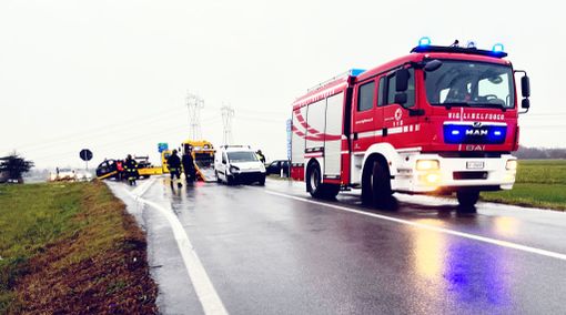 Scontro tra due mezzi a Magliano Alpi lungo la strada statale 28 Scontro tra due mezzi a Magliano Alpi lungo la strada statale 28