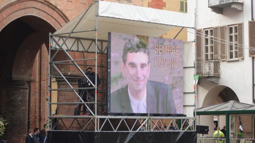 Funerali di Pietro Ferrero. In chiesa papà Michele, distrutto dal dolore