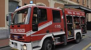 Cade un fulmine sul tetto di una casa a Margarita, diversi isolati rimangono senza luce