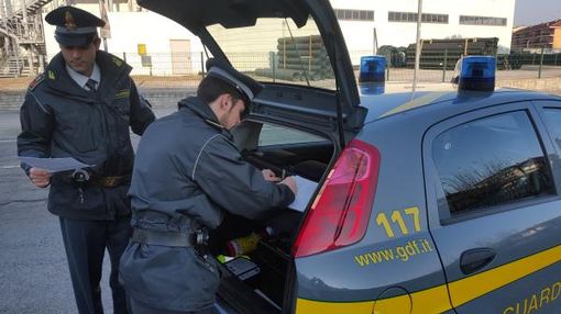 I Finanzieri del Nucleo di Polizia Tributaria di Cuneo sequestrano 300 chili di prodotti preconfezionati
