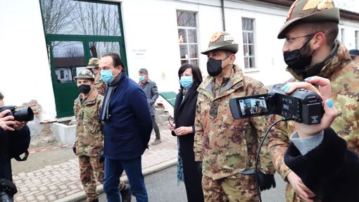 L'arrivo del generale Francesco Paolo Figliuolo alla Caserma Vian di Cuneo L'arrivo del generale Francesco Paolo Figliuolo alla Caserma Vian di Cuneo