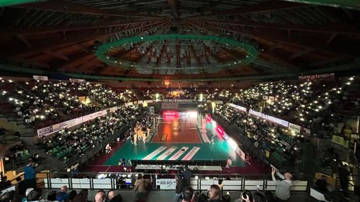 Lo splendido colpo d'occhio del palasport di Cuneo nella semifinale contro Prata (Foto Valerio Giraudo)