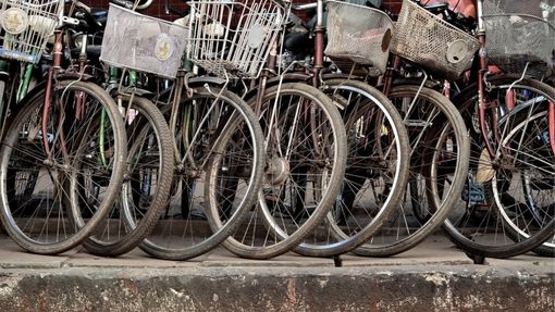 Una bicicletta per ripartire: il progetto della Caritas Vicaria delle Langhe che restituisce autonomia a chi l’ha perduta