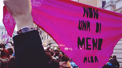 Non Una di Meno: il comitato albese in corteo, contro la violenza di genere Non Una di Meno: il comitato albese in corteo, contro la violenza di genere