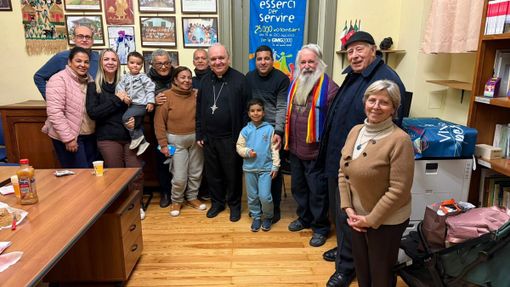 Il vescovo Marco Brunetti e Don Gino Chiesa (al centro della foto) con alcuni amici del comune brasiliano Teofilo Otoni