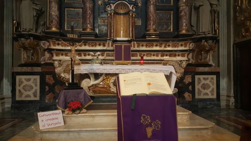 Schegge di luce: pensieri sui Vangeli festivi di Enzo Bianchi, fondatore della comunità di Bose Schegge di luce: pensieri sui Vangeli festivi di Enzo Bianchi, fondatore della comunità di Bose