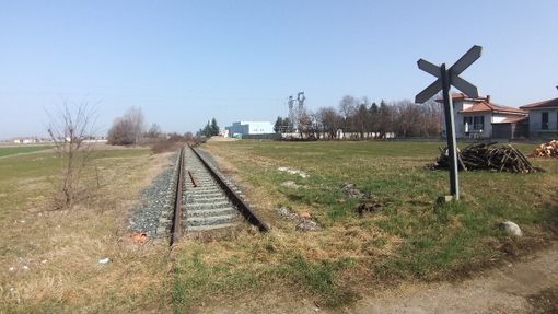 Il filo che cuciva il territorio: memoria e destino della ferrovia Airasca–Saluzzo