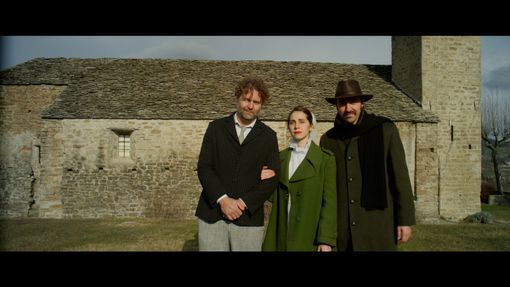 Sopra, da sinistra: Lucio Aimasso (Amedeo), Fulvia (Erica Landolfi) e Paolo Tibaldi (Remo) in una scena del film