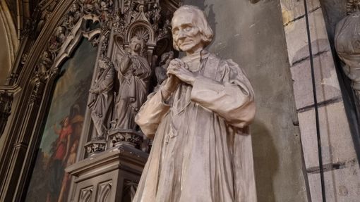 Statua di san Giovanni Maria Vianney, basilica di San Bonaventura a Lione Statua di san Giovanni Maria Vianney, basilica di San Bonaventura a Lione