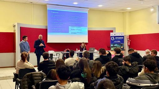 L'intervento di Luca Robaldo al CFP Cemon di Mondovì durante l’evento “Radici e Futuro: Conoscenza, Biodiversità e Sostenibilità”