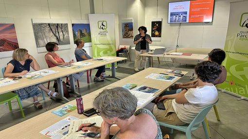 Un momento di incontro tra APAM e gli operatori turistici al Centro visita di Vernante
