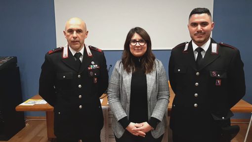 Da sinistra: il luogotenente Mauro Araldo, la sindaca Giulia Adriano e il carabiniere Vincenzo Cannizzo