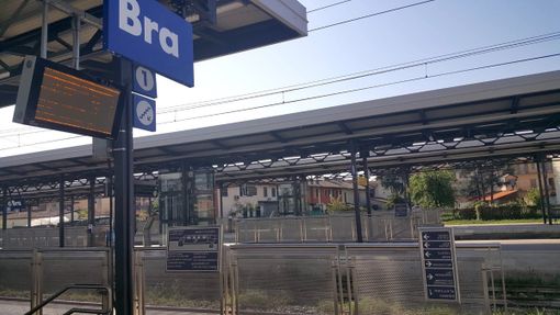 Bra, aggressione al capotreno in stazione: Carabinieri vicini all'identificazione del responsabile
