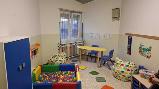 L'"Aula morbida" inaugurata alla scuola primaria di Borgo Ferrone grazie alla donazione della Proloco "Cui dur Ferun"