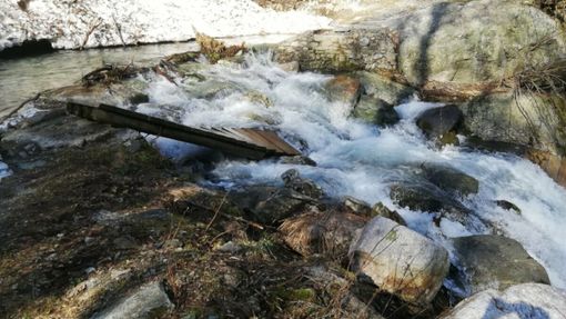 Il peso della neve ha danneggiato la passerella del Saut verso il Pis del Pesio Il peso della neve ha danneggiato la passerella del Saut verso il Pis del Pesio