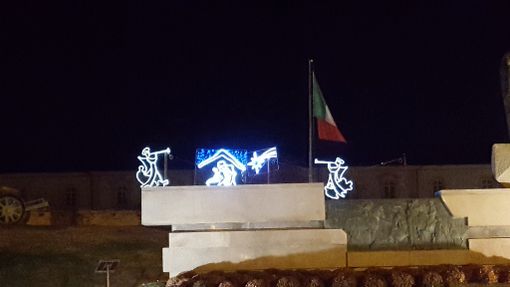 A Fossano si è acceso il Natale tra palloncini colorati e bambini solidali (guarda la gallery)