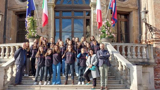 Allievi dell'istituto Guala guide turistiche d’eccezione nella chiesa dei Battuti Bianchi di Bra Allievi dell'istituto Guala guide turistiche d’eccezione nella chiesa dei Battuti Bianchi di Bra