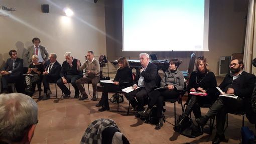 A Saluzzo esplode la protesta dei sindaci contro Governo e parlamentari