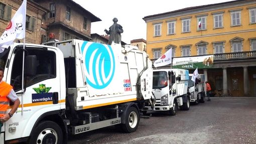 Raccolta rifiuti a Bra, centrodestra in Consiglio denuncia code e disagi per il ritiro dei sacchetti prepagati