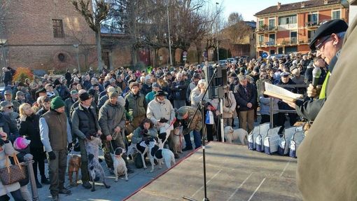 Il singolare raduno canalese in un'immagine tratta dal nostro archivio