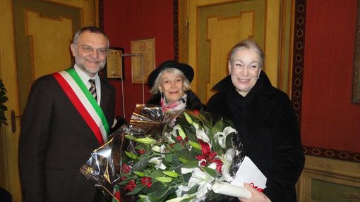 Al centro la signora De Marchi con accanto la figlia Svetlana