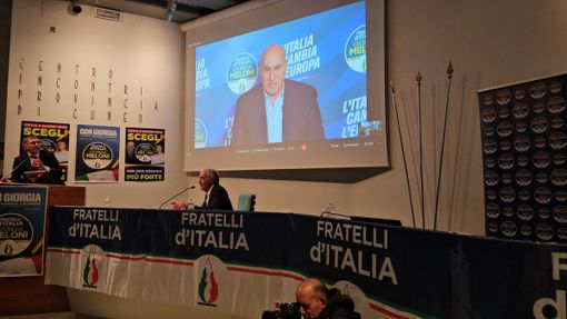 Il ministro della Difesa Guido Crosetto intervistato da Massimo Giletti, in collegamento da Roma con il Centro Incontri della Provincia di Cuneo Il ministro della Difesa Guido Crosetto intervistato da Massimo Giletti, in collegamento da Roma con il Centro Incontri della Provincia di Cuneo