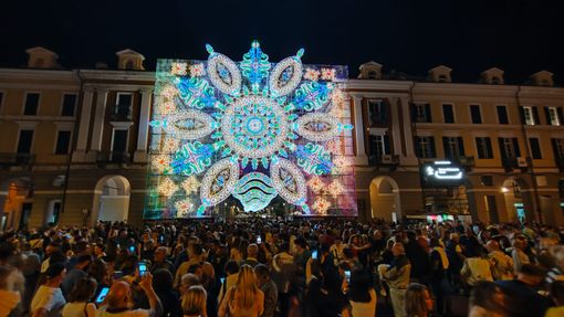 Cuneo, la Cena in Contrada chiude la quattro giorni d’apertura dell’ottava edizione di Cuneo Illuminata