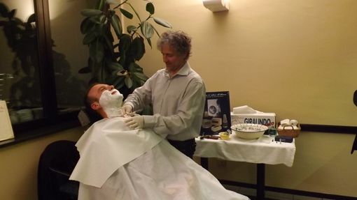 Danilo Girello impegnato nella rasatura al Griselda