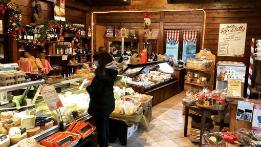 Un regalo di Natale goloso ed inimitabile? Un cestino di prodotti della “Formaggeria Valform”