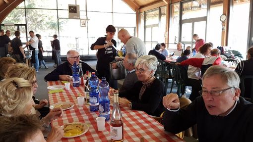 A Fossano messa e pranzo con gli ospiti del Monsignor Signori Provvidenza per don Olivero A Fossano messa e pranzo con gli ospiti del Monsignor Signori Provvidenza per don Olivero