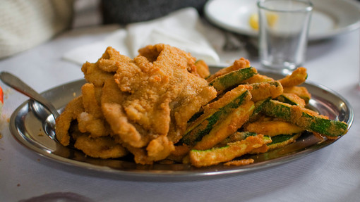 Torre San Giorgio delizia con il "Gran Galà" del fritto misto Torre San Giorgio delizia con il "Gran Galà" del fritto misto