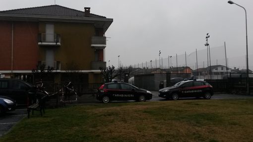 Pregiudicato ucciso a sprangate e coltellate a Genola, in via Aldo Moro (guarda il video)