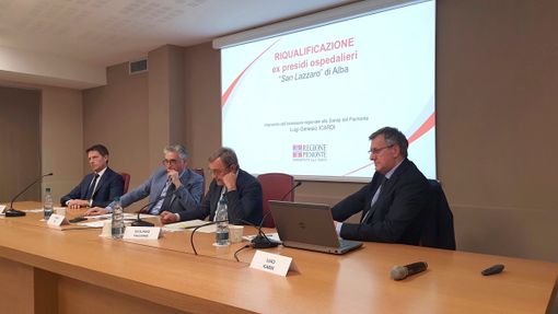 Alcuni momenti dell'incontro tenuto nella sede dell'Associazione Commercianti Albesi Alcuni momenti dell'incontro tenuto nella sede dell'Associazione Commercianti Albesi