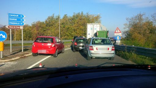 Incidente a Revello: due auto coinvolte, traffico deviato