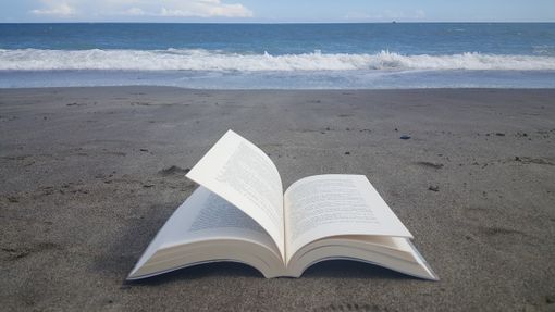 Al Caffè Letterario di Bra si legge “L’estate dei bravi ragazzi” di Camilla Graciotti